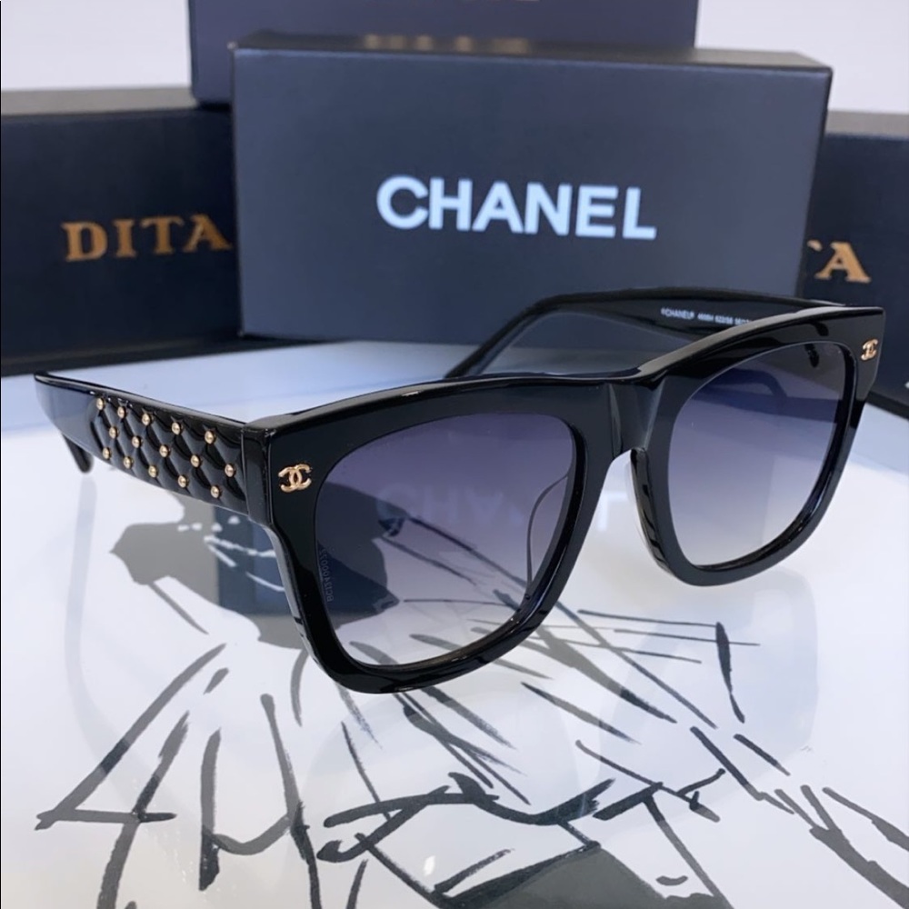 Used Chanel quilted sunnΓesπΆ - Picture 2 of 5
